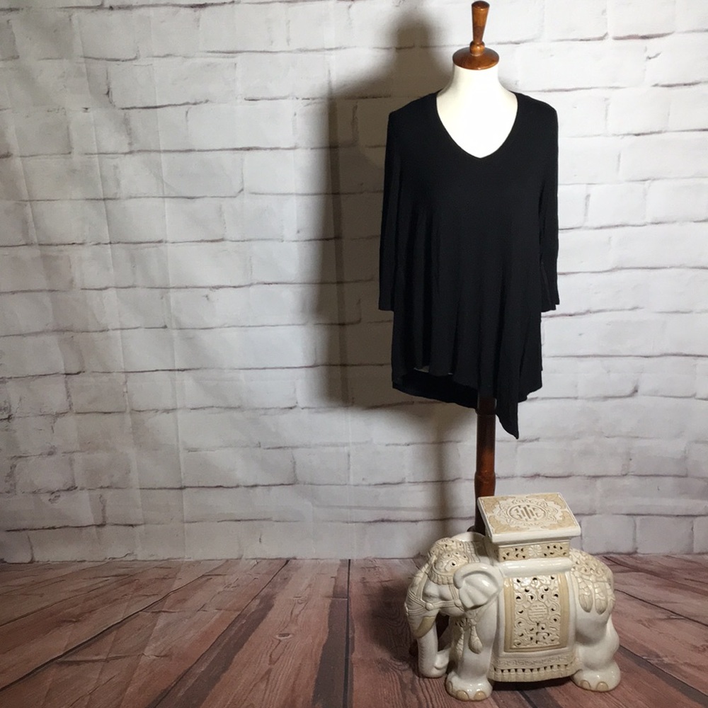 Three Dots Ribbed V Neck Flowy Tee - Picture 2 of 6
